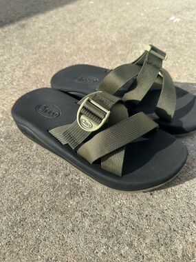 Chaco Olive Green and Black Men’s CushZ s Slide Size 10